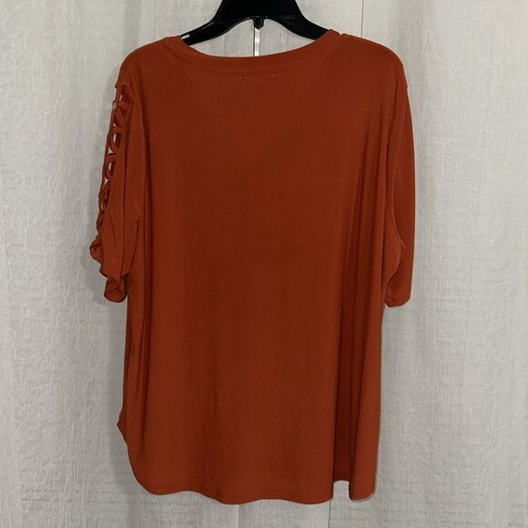 89th + MADISON 2X Rust Burnt Orange Short Sleeve V-Neck Overlay Jersey Top - Picture 2 of 7